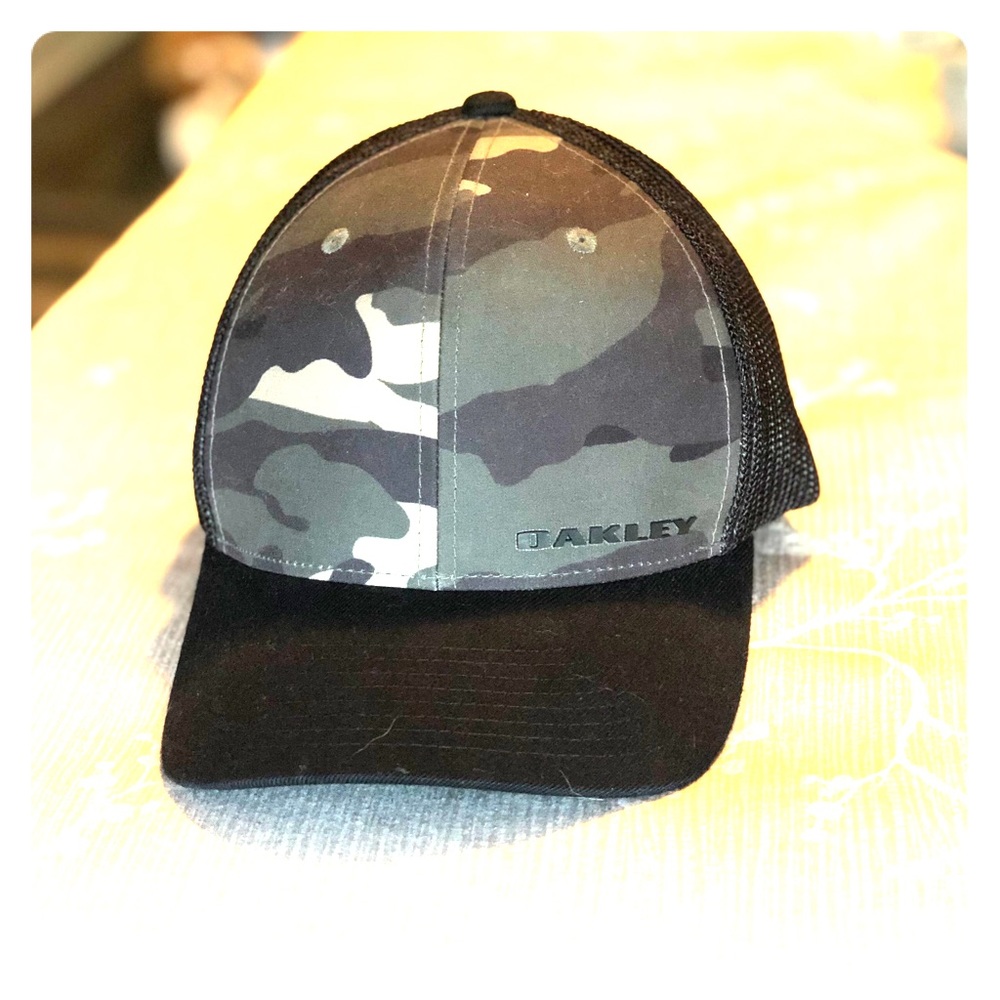 Oakley Hat 🧢